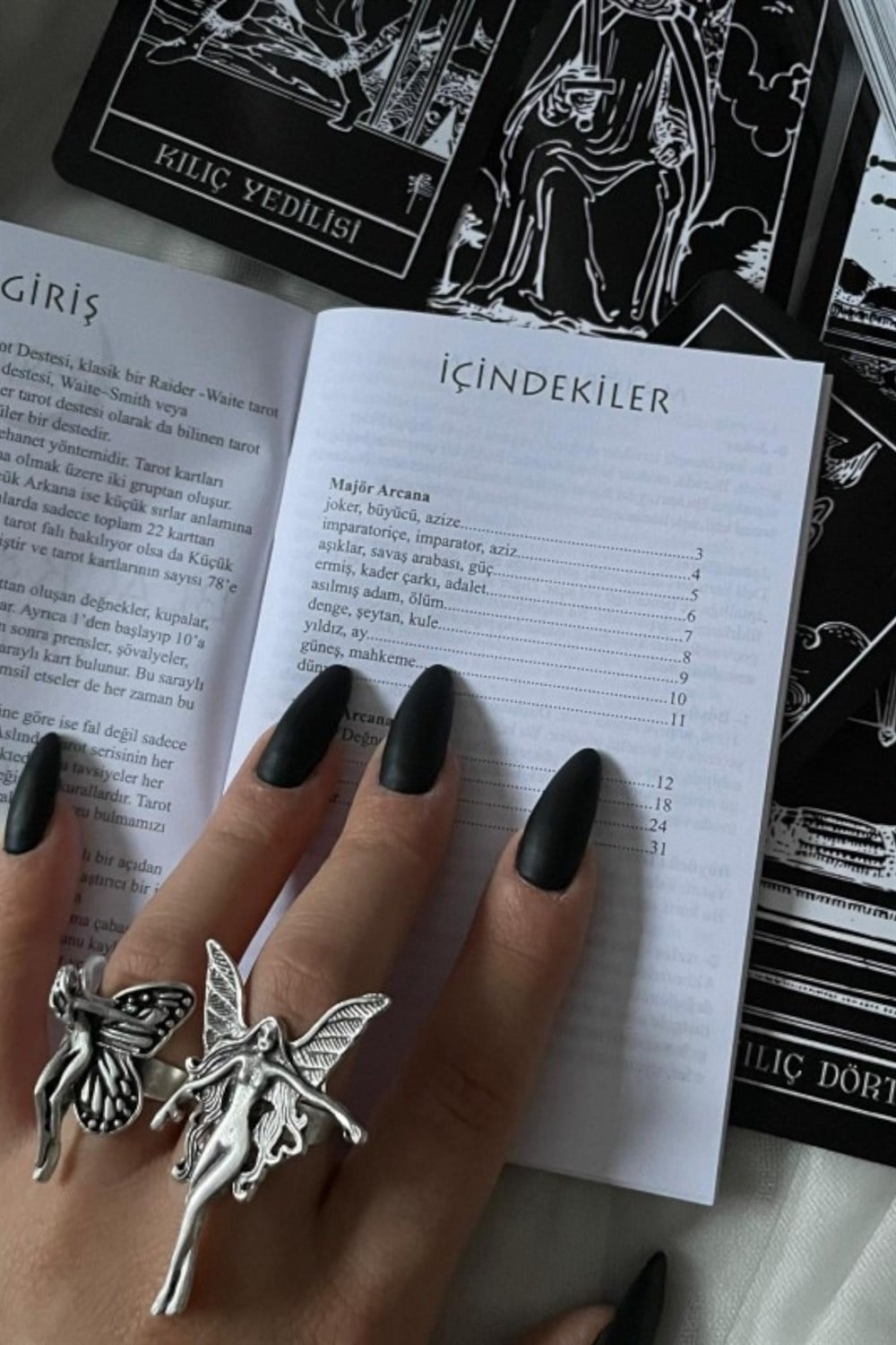 78 Kartlı Black & White Tarot Destesi