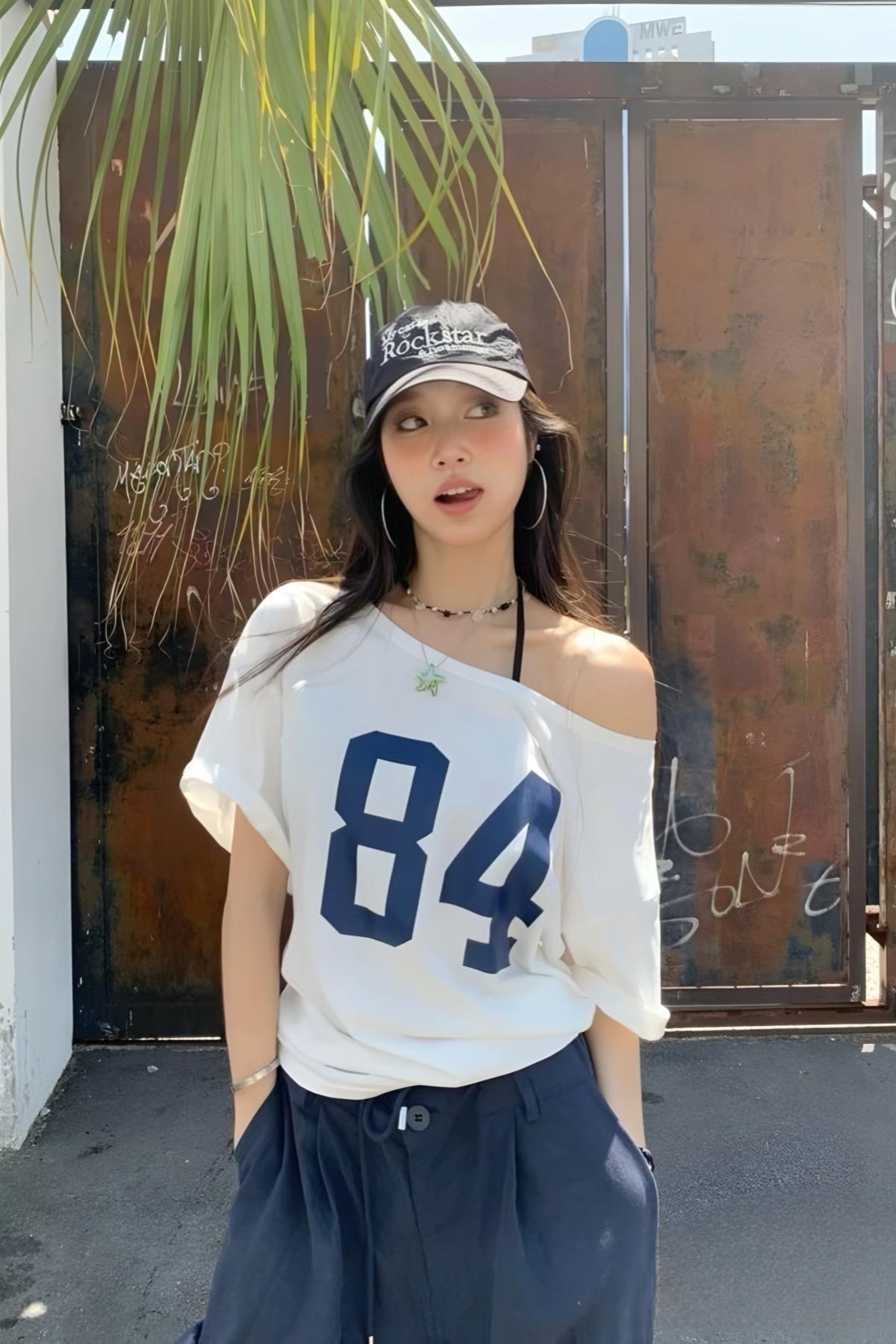 Beyaz 84 Omuz Dekolteli T-shirt