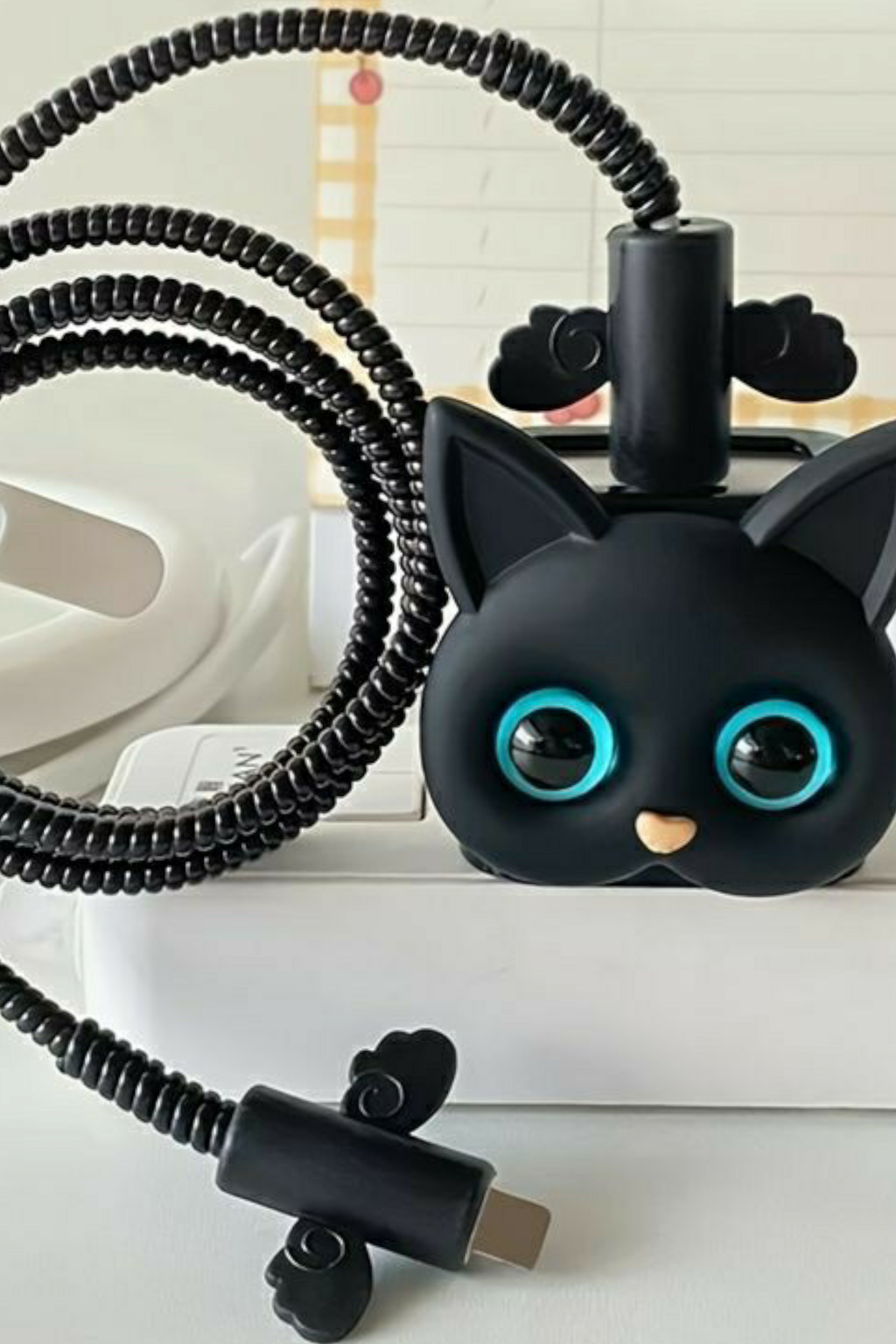 Black Cat İphone Kablo Koruyucu Aparatı
