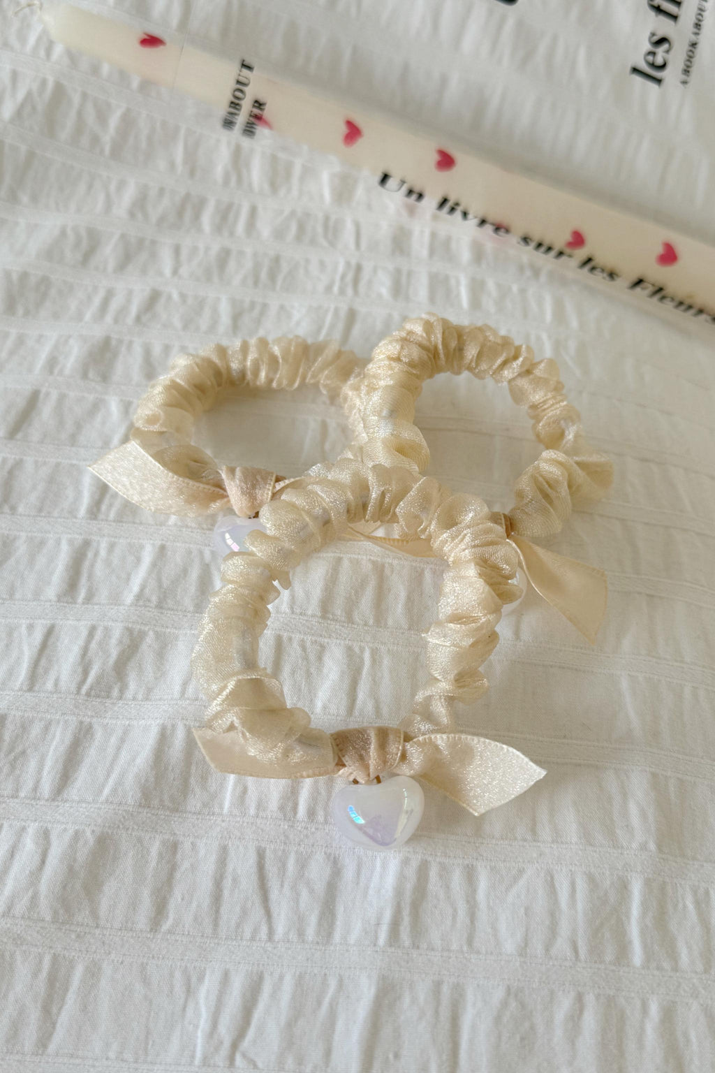 Cream Ribbon Heart Lastik Toka