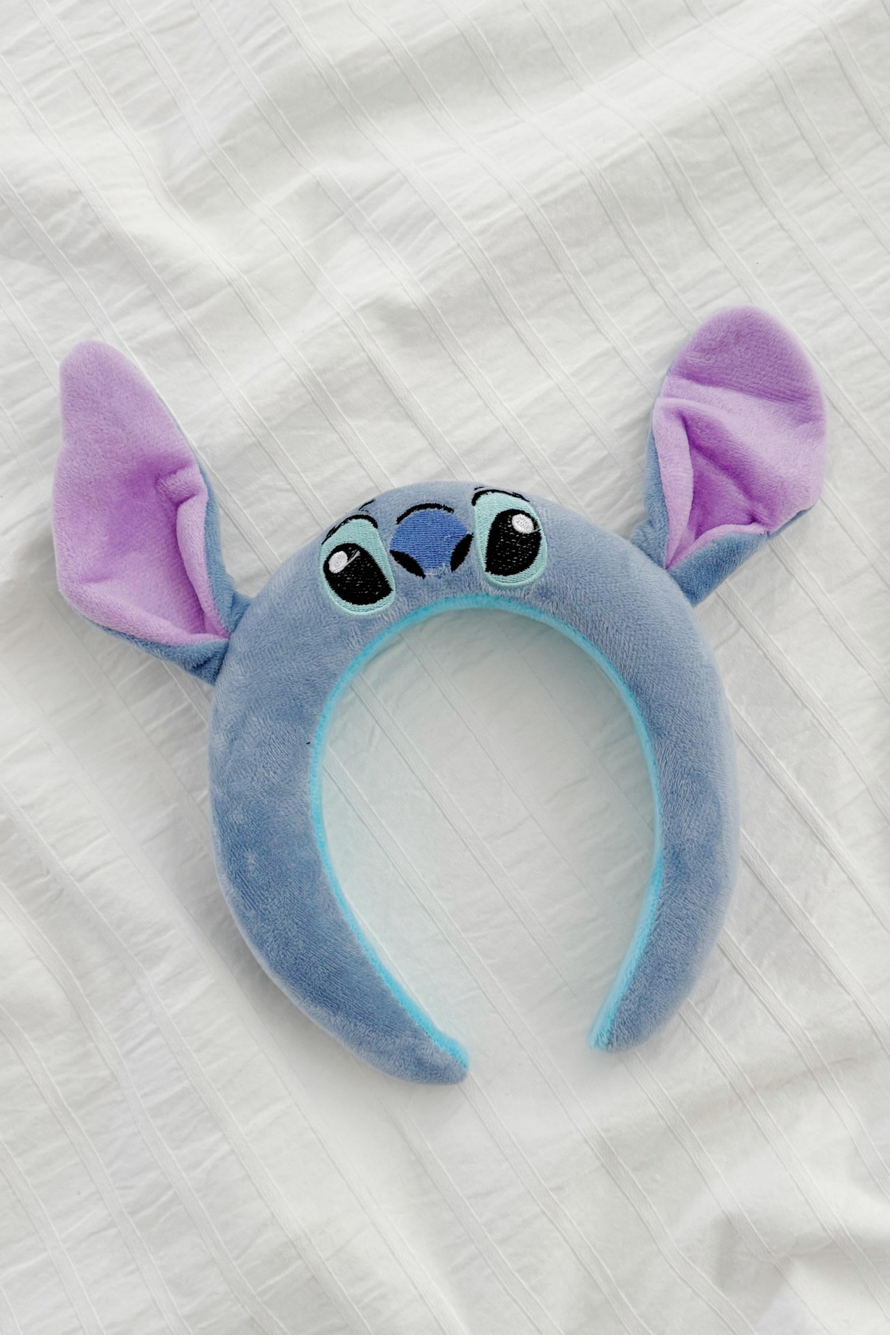 Cute Blue Figure Taç