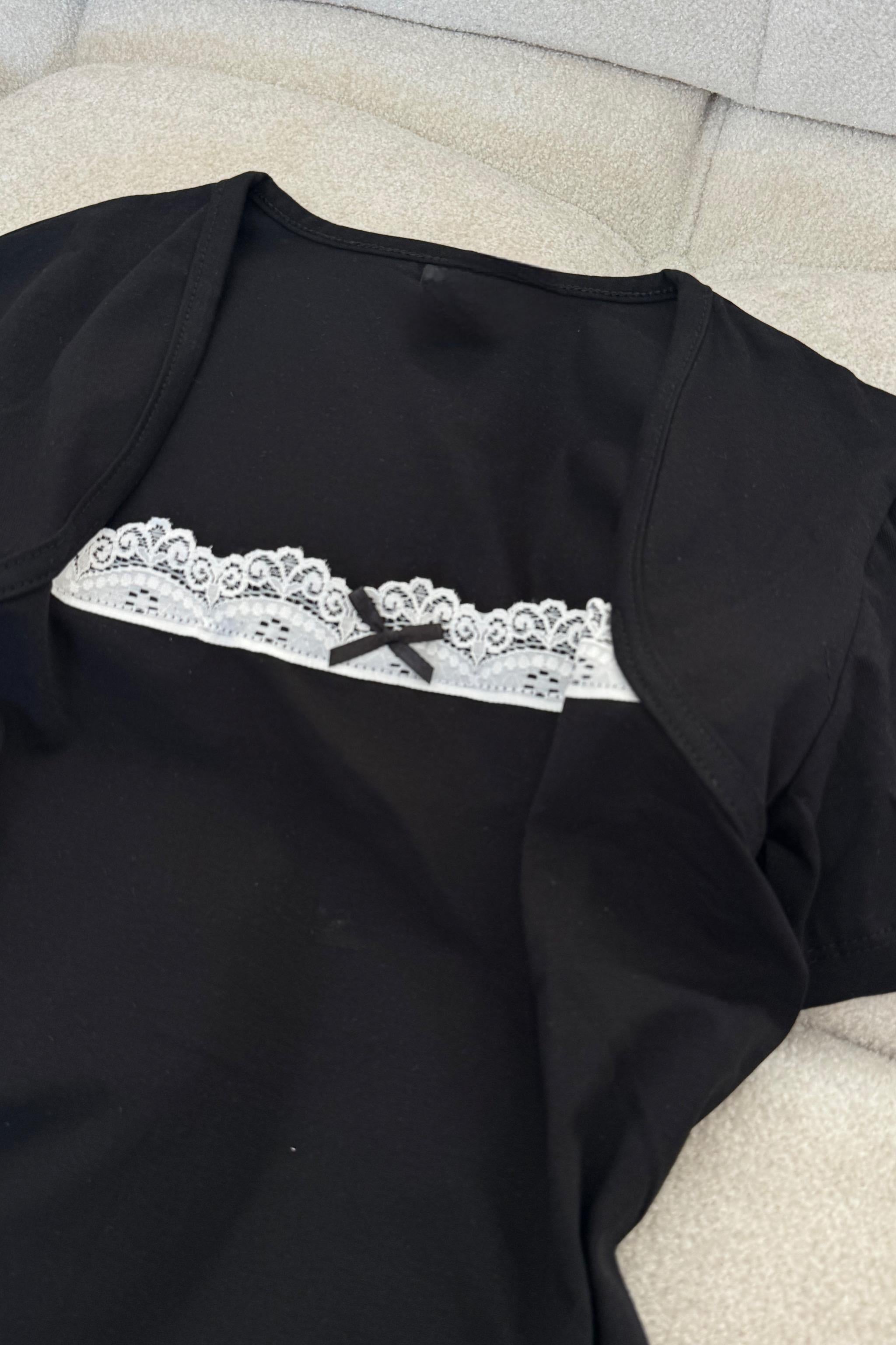 Dantel Detaylı Bluz