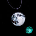 Gece Parlayan Moon Kolye
