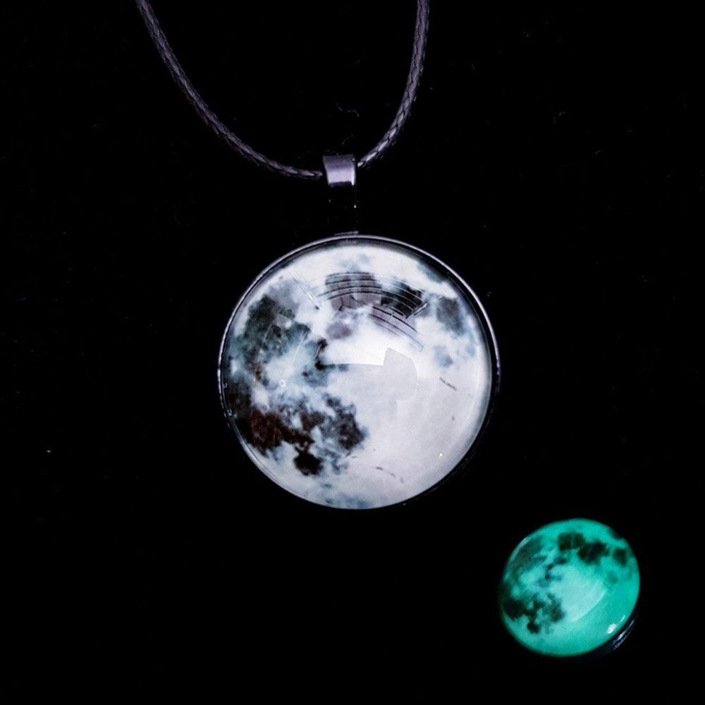 Gece Parlayan Moon Kolye