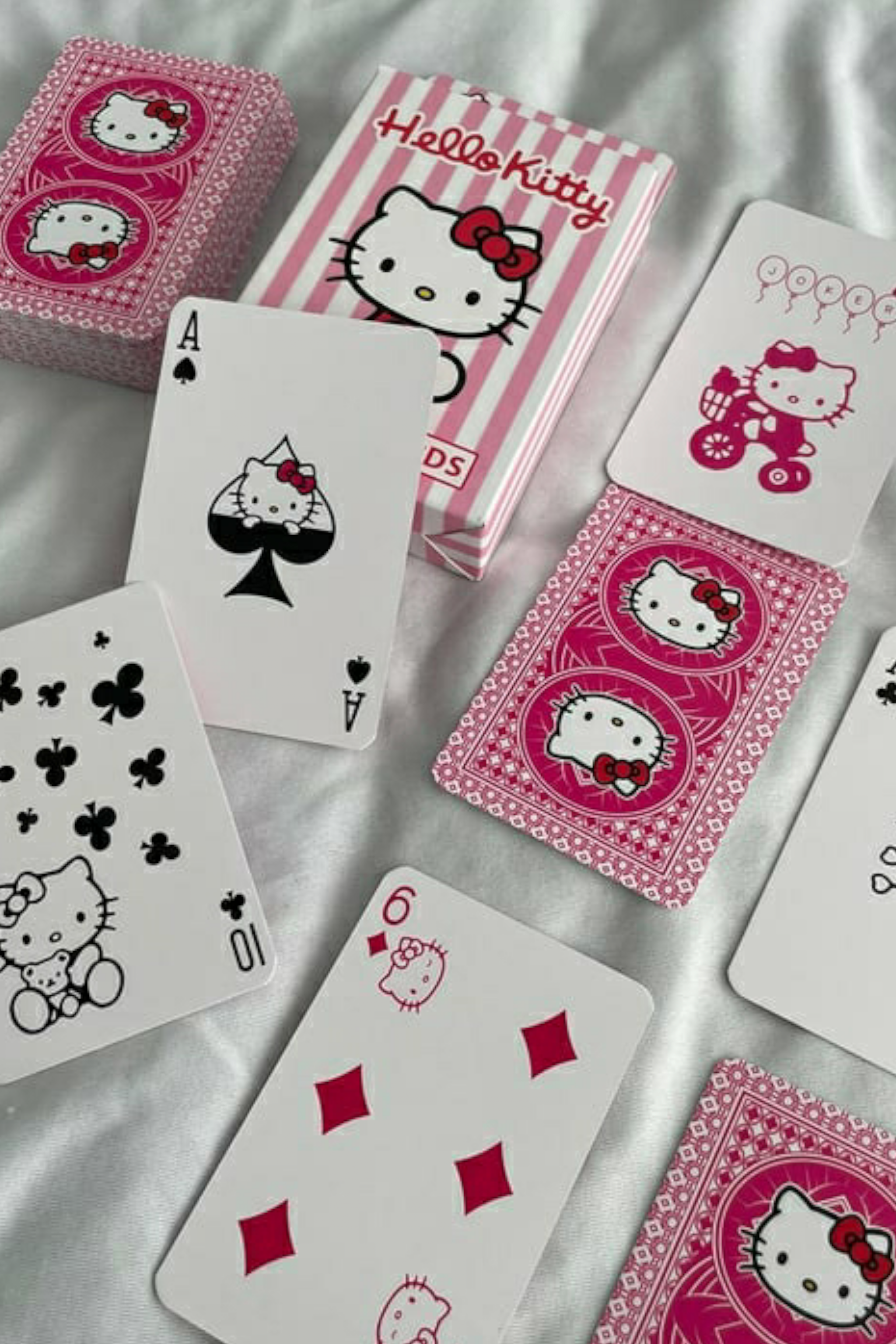 Kitty İskambil Kart Oyunu