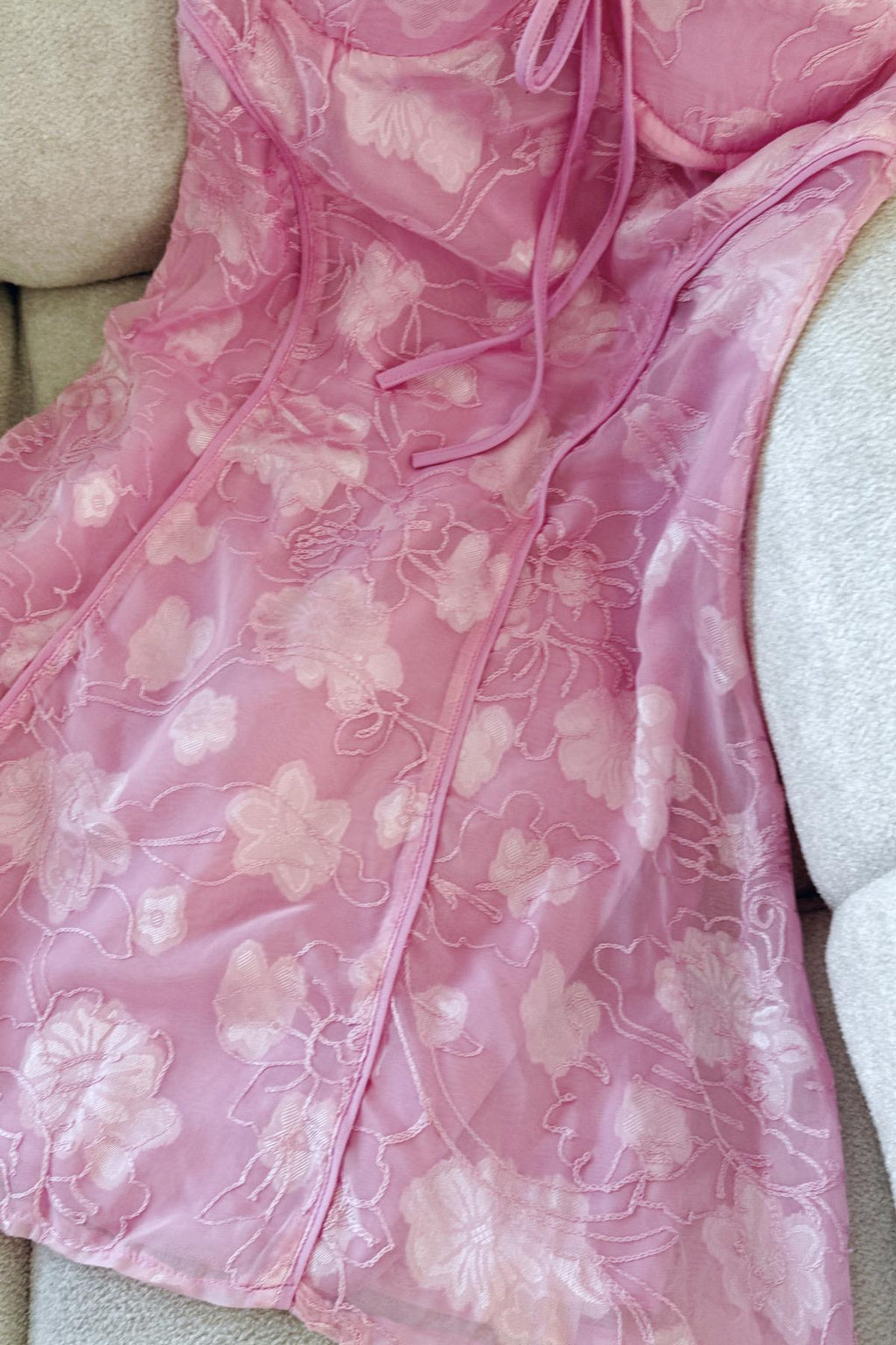 Pembe Dantel Detaylı Elbise
