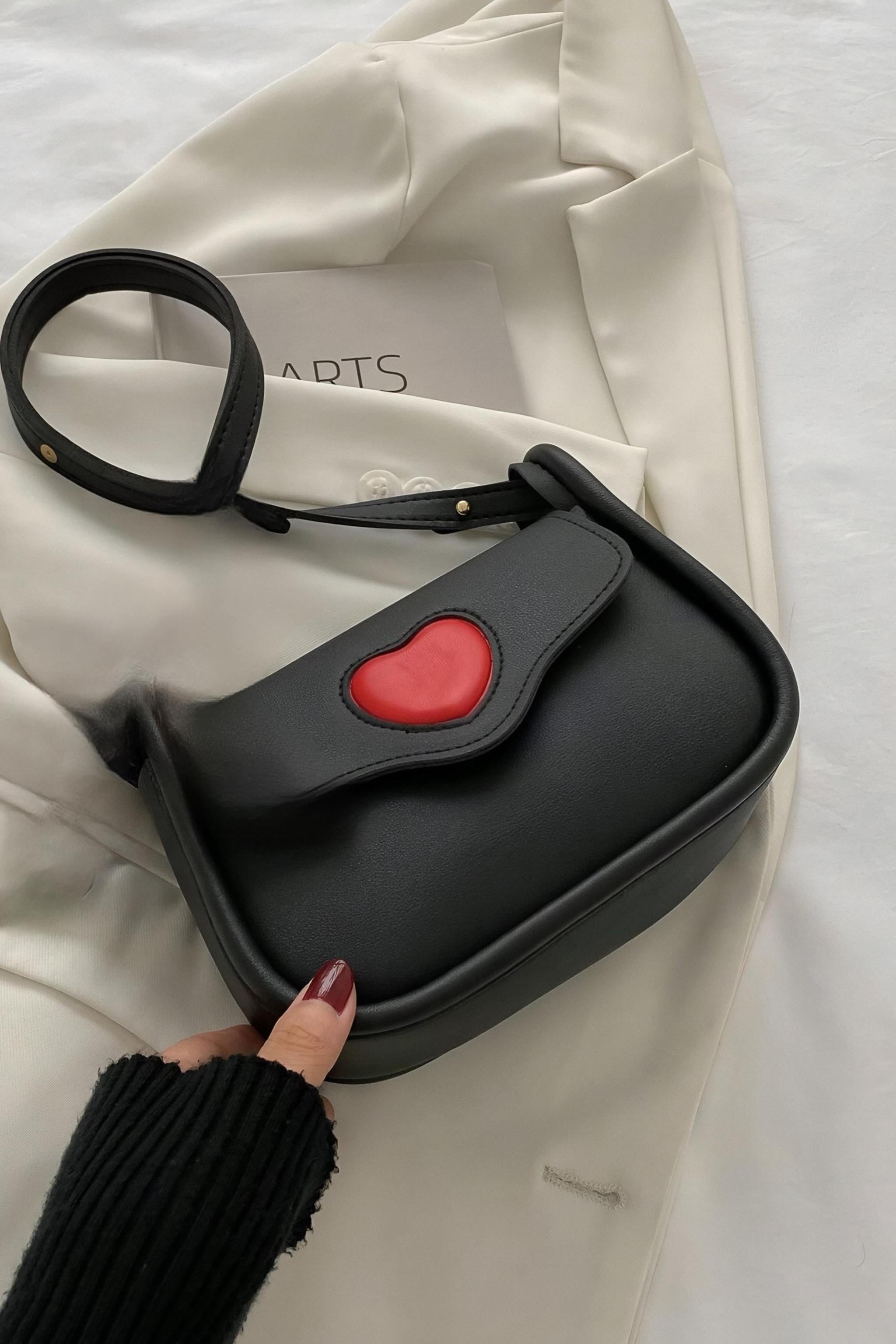 Red Heart Baget Çanta