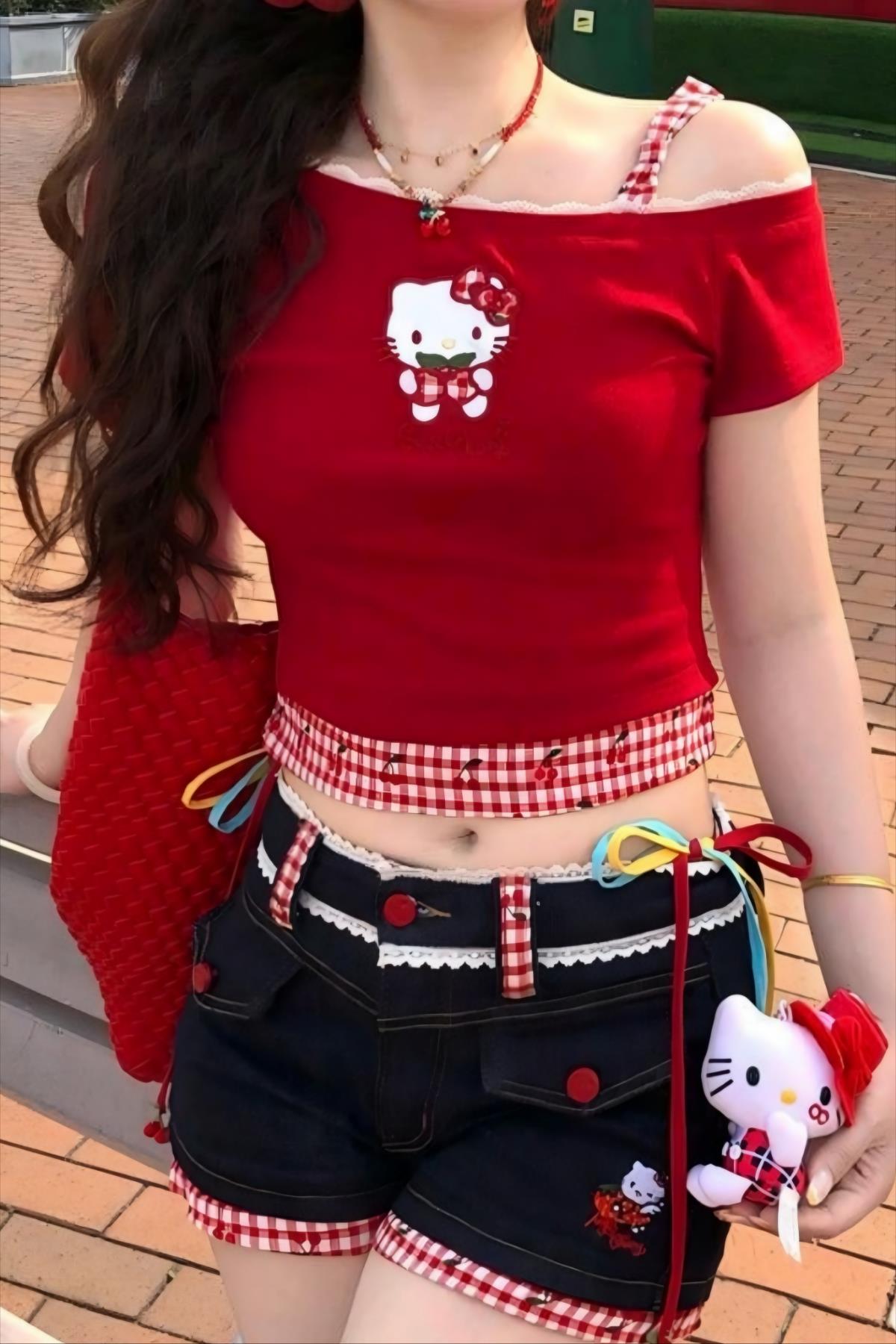 Red Kitty Nakışlı Ek Askılı Crop