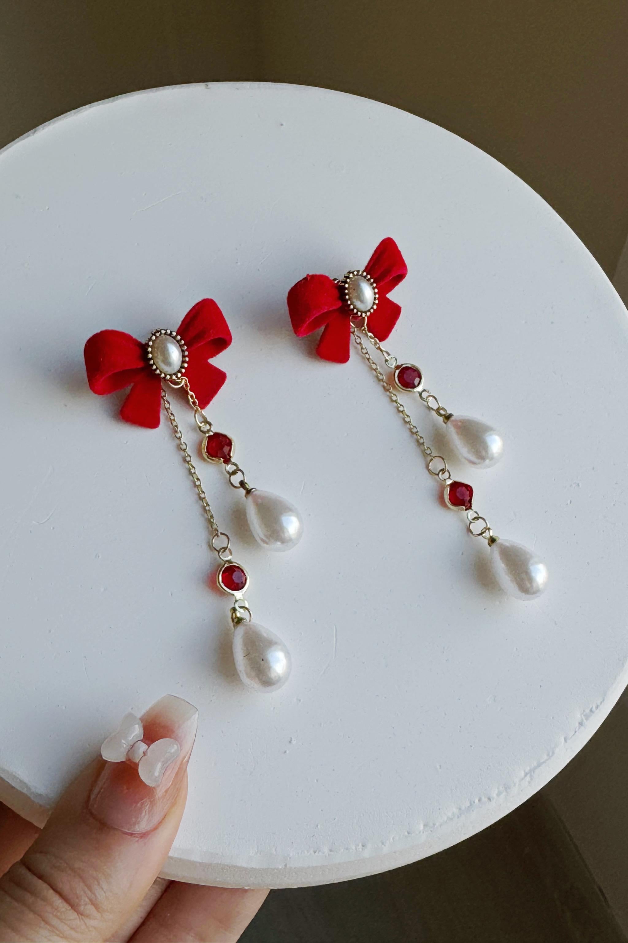 Red Ribbon and Pearl Küpe
