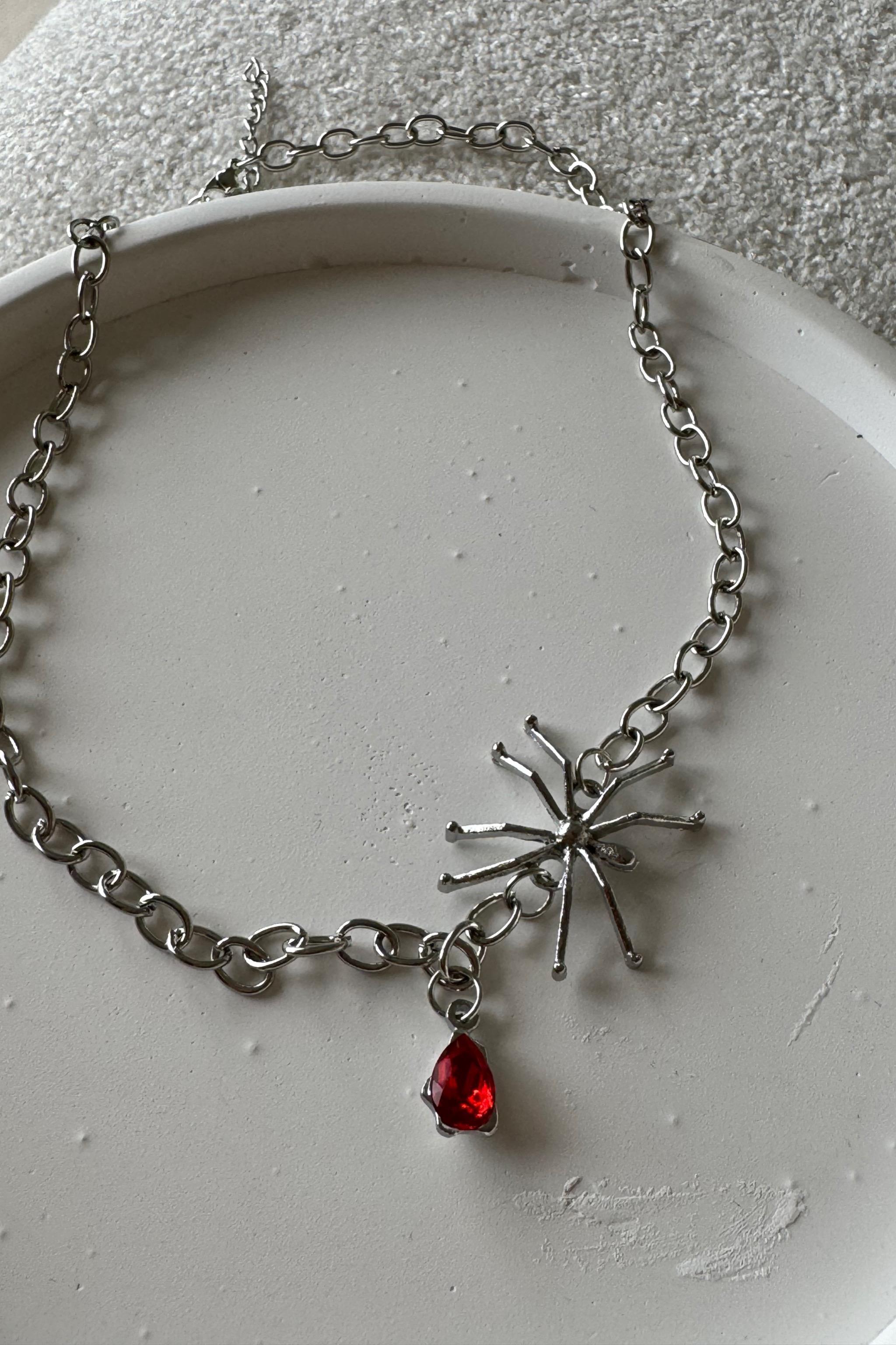 Red Stone Spider Kolye
