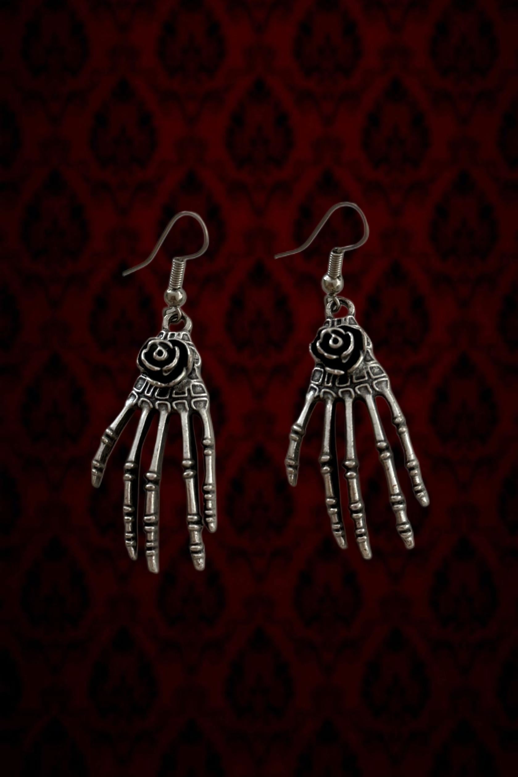 Rose Skeleton Hand Küpe