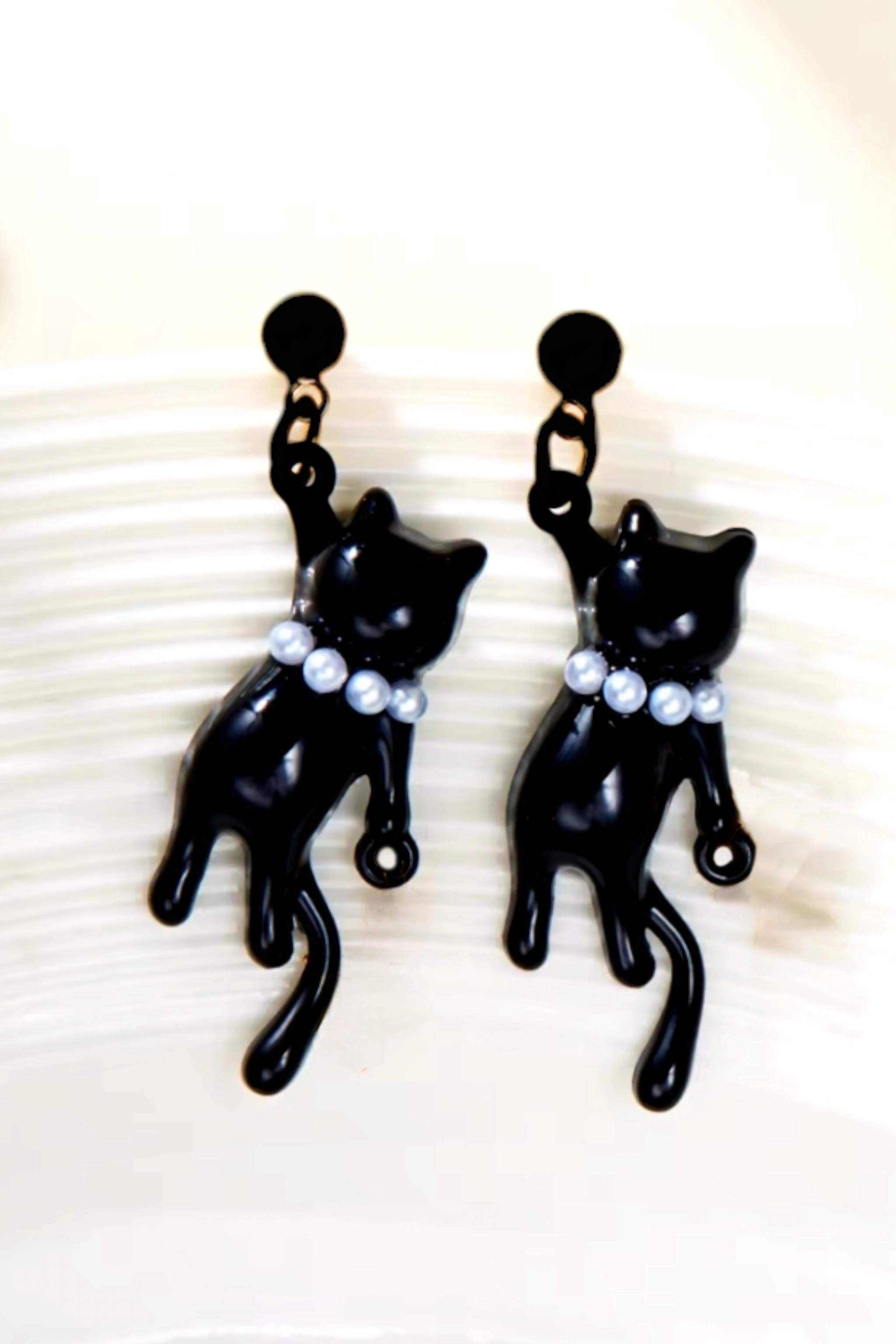 Sallantılı Black Cat Küpe