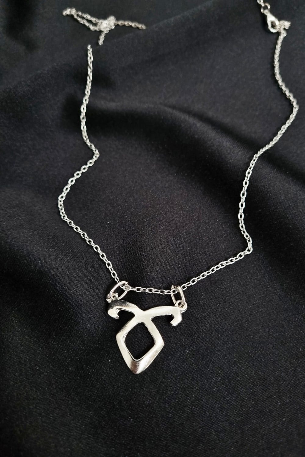 Shadowhunters Kolye