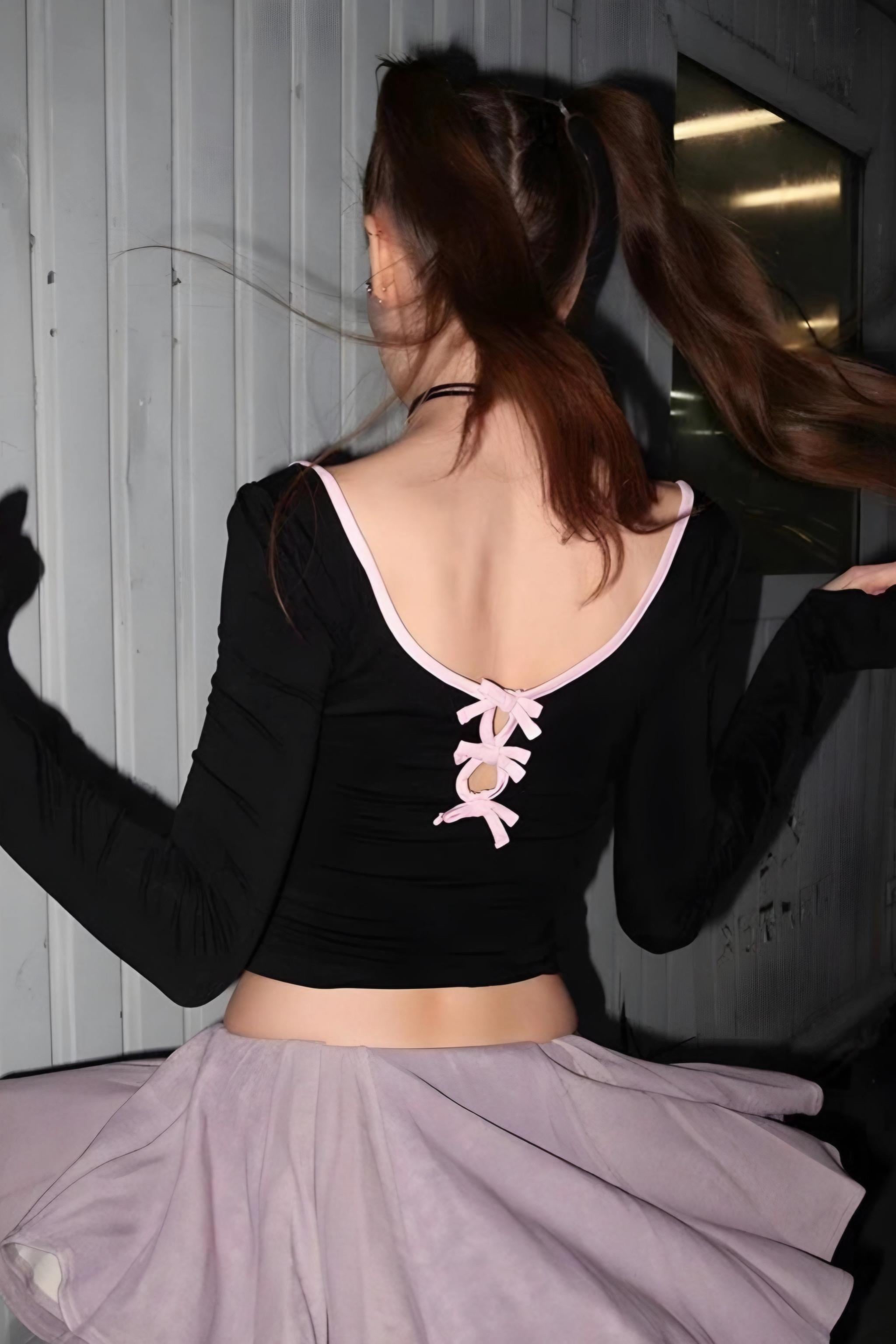 Siyah Sırt Detay Uzun Kol Crop