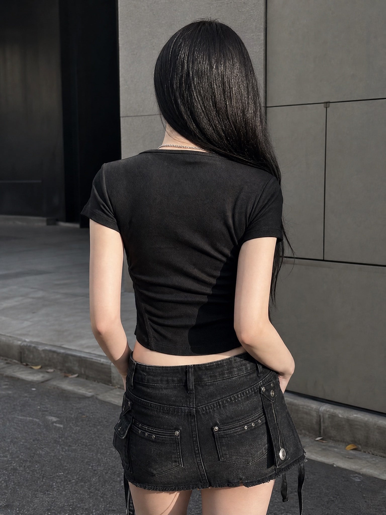 Siyah Üçgen Kesim Gothic Yarım T-Shirt