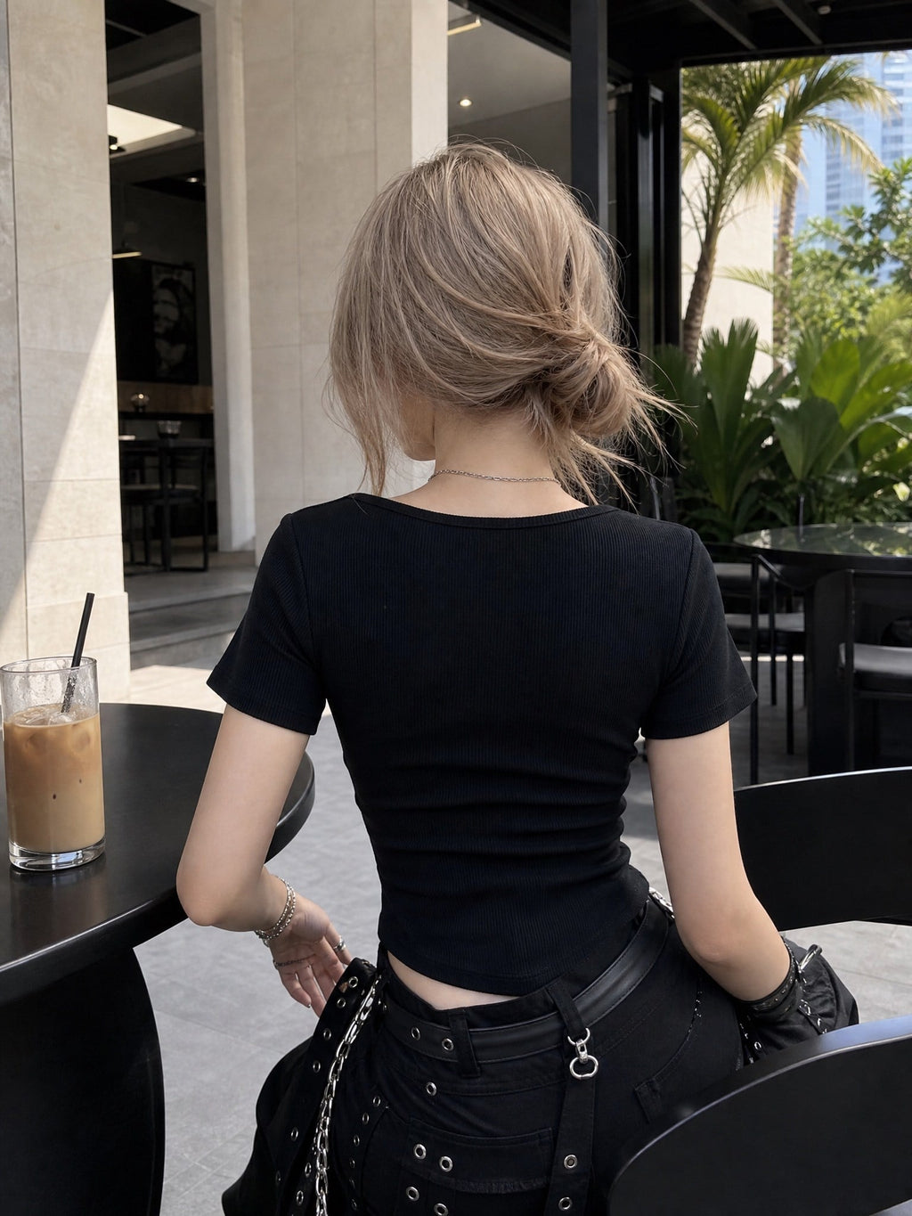 Siyah Üçgen Kesim Gothic Yarım T-Shirt