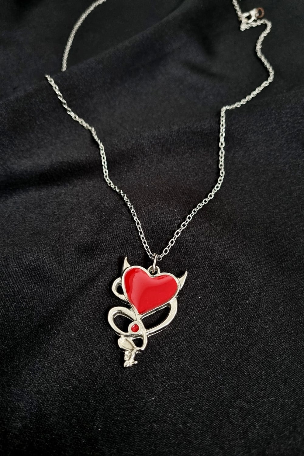 Tailed Devil Heart Kolye