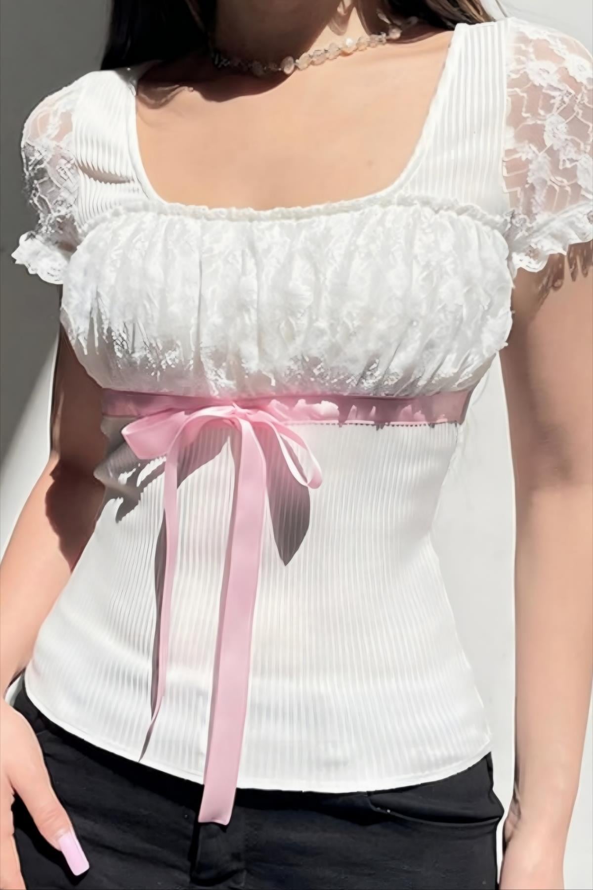 White Dantelli Pembe Kurdeleli Bluz