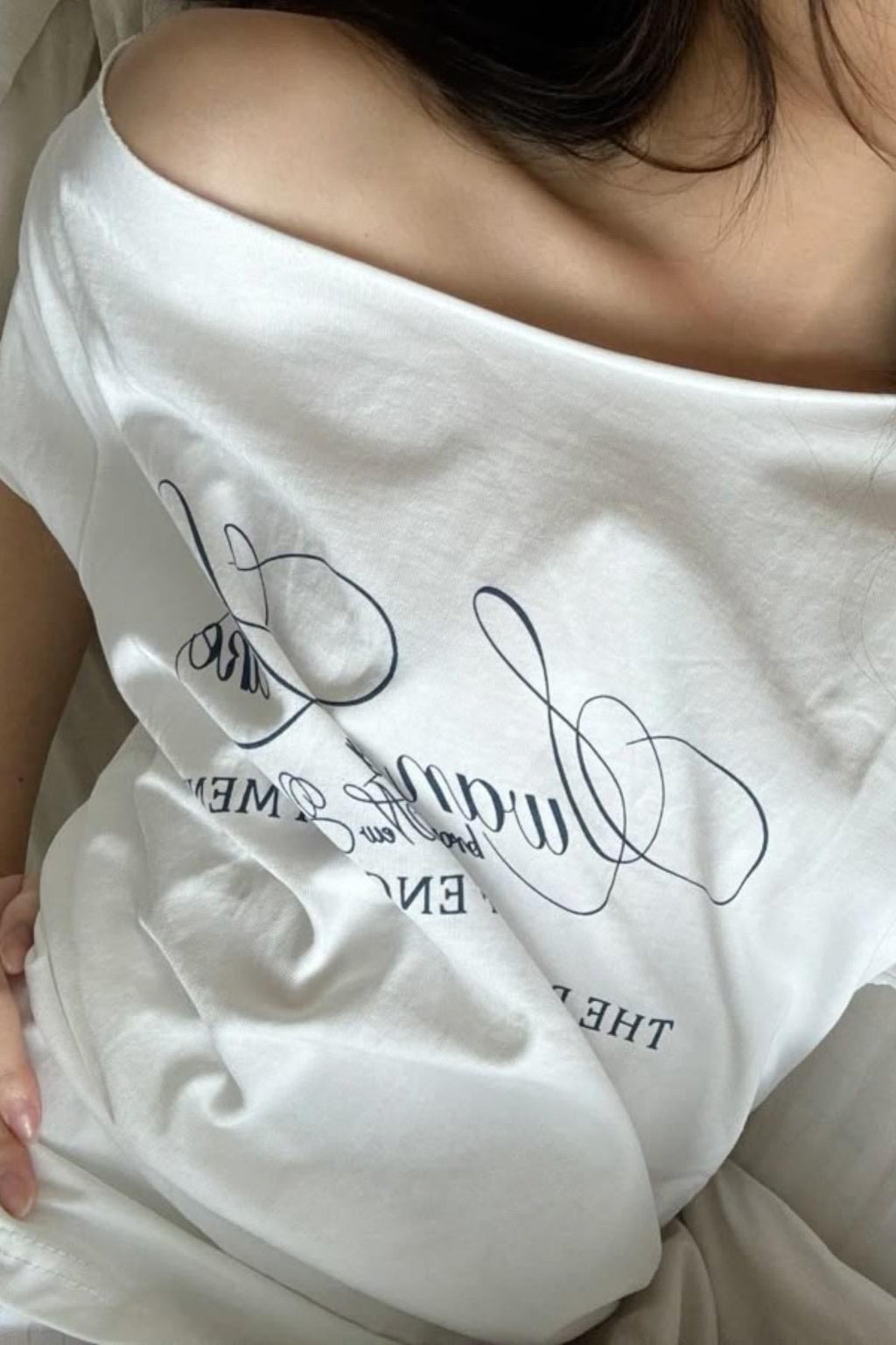 White Swan Lake Omuz Dekolteli T-shirt