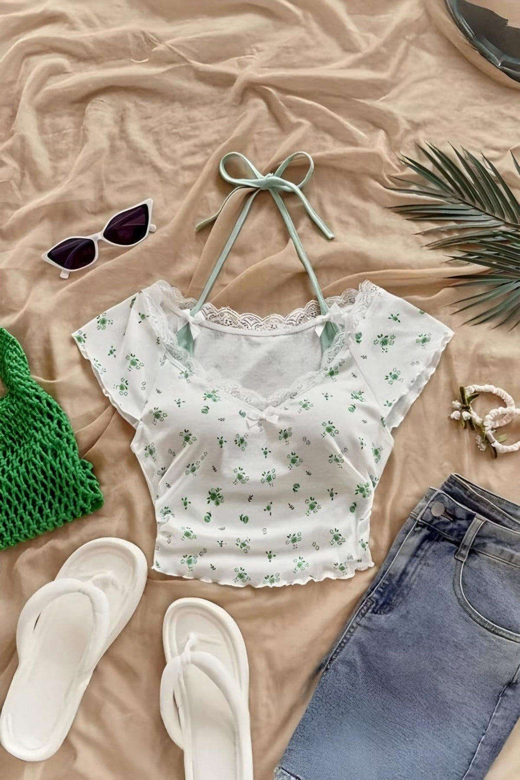 Yeşil Dantelli Boyundan Bağlamalı Crop